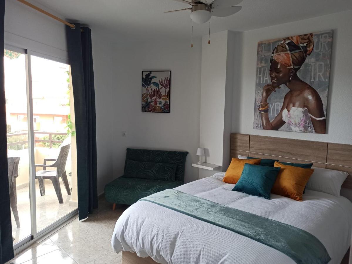 Apartamento Tropical Con Piscina Cerca De La Playa ตอร์เรโมลิโนส ภายนอก รูปภาพ
